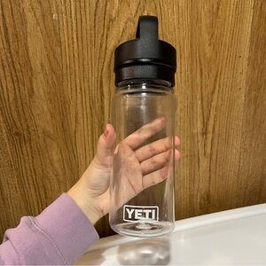 YETI Yonder 600 ml/20 oz Water Bottle with Leakproof Yonder Chug Cap!